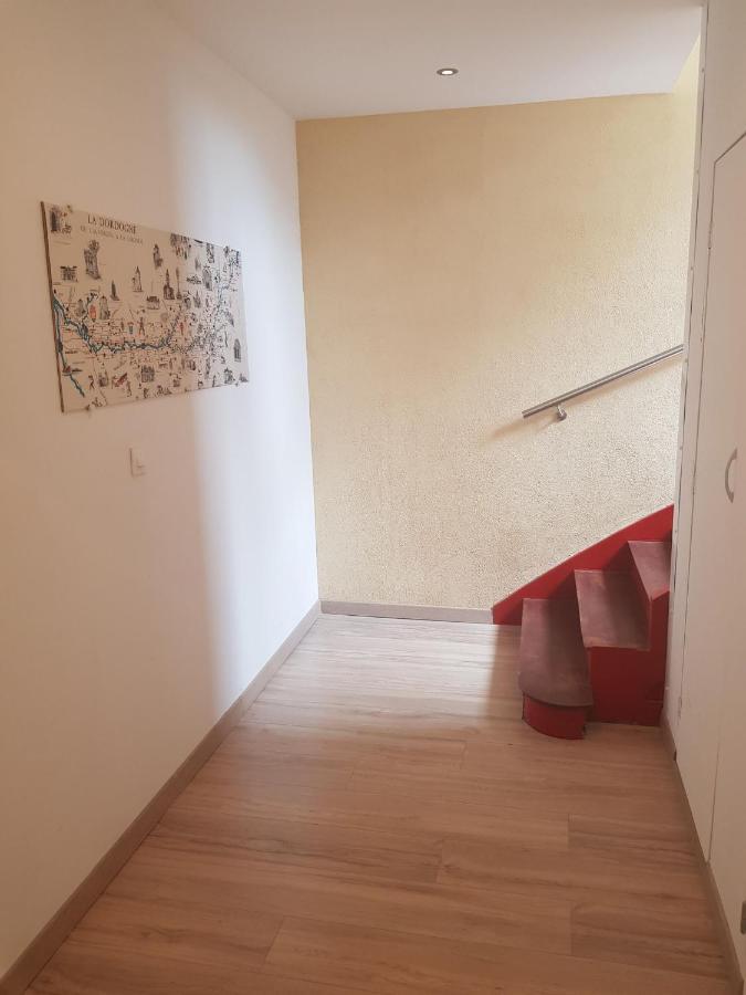 10 - Joli Studio Avec Deux Lits, Tout Equipe Pour 1, 2 Ou 3 Personnes Maximum, Vue Sur Parc Arbore, Parking Privatif Gratuit, Grand Fourgon Possible, Tout Le Linge De Maison Est Fourni Razac-sur-lʼIsle Exterior foto