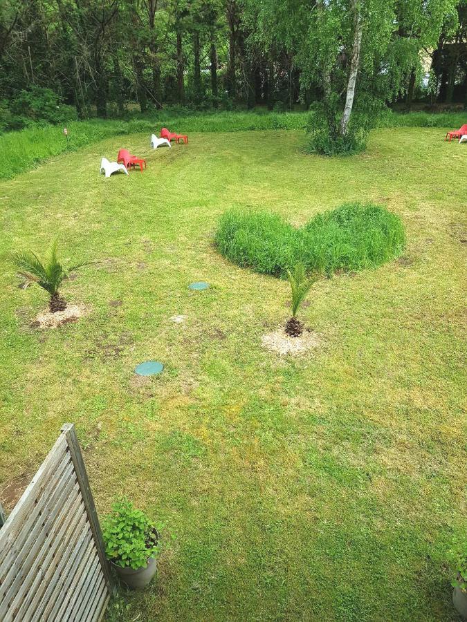 10 - Joli Studio Avec Deux Lits, Tout Equipe Pour 1, 2 Ou 3 Personnes Maximum, Vue Sur Parc Arbore, Parking Privatif Gratuit, Grand Fourgon Possible, Tout Le Linge De Maison Est Fourni Razac-sur-lʼIsle Exterior foto