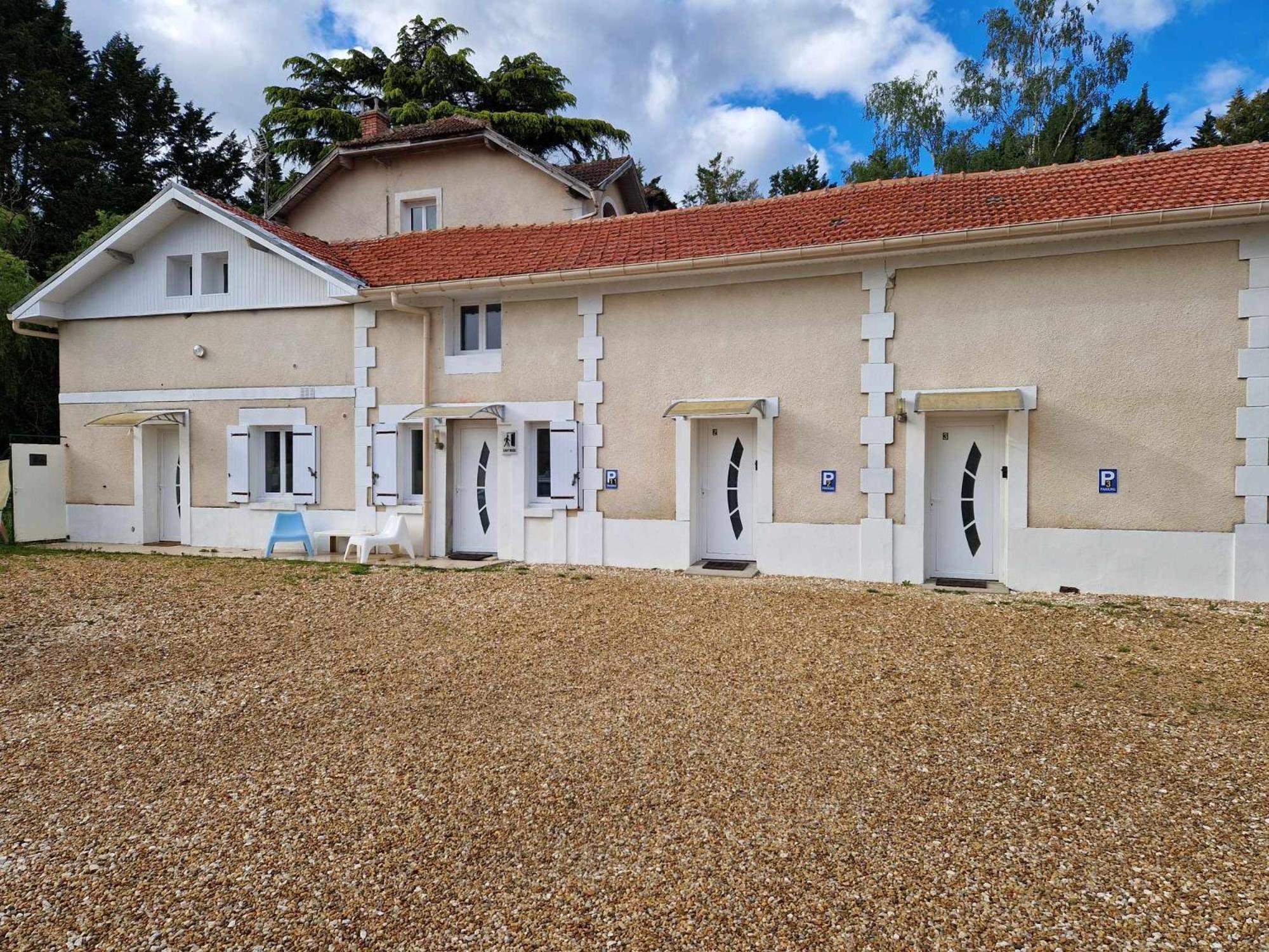 10 - Joli Studio Avec Deux Lits, Tout Equipe Pour 1, 2 Ou 3 Personnes Maximum, Vue Sur Parc Arbore, Parking Privatif Gratuit, Grand Fourgon Possible, Tout Le Linge De Maison Est Fourni Razac-sur-lʼIsle Exterior foto